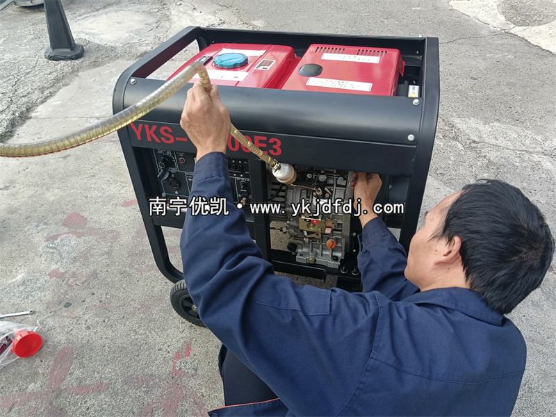 2023年11月24日，客戶到店自提8kw等功率柴油發(fā)電機(jī)組