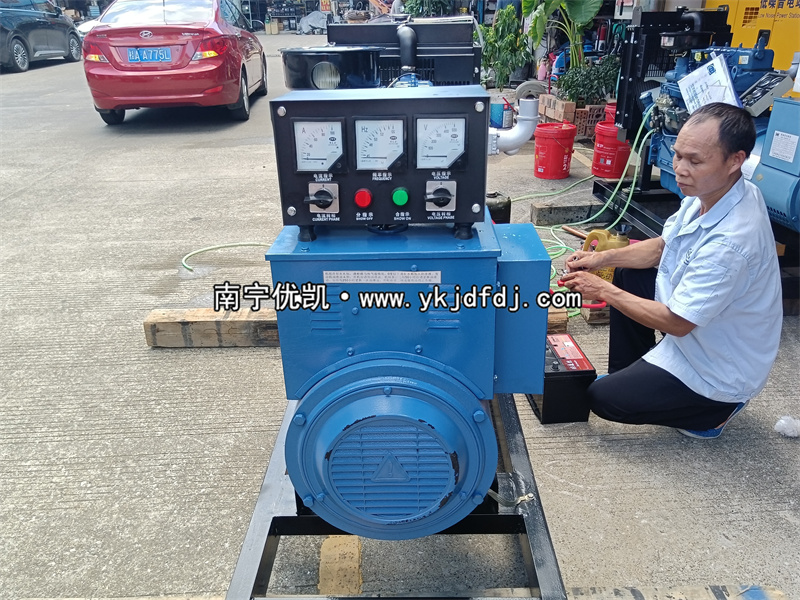 2024年7月25日，客戶到店自提30KW柴油發(fā)電機(jī)組