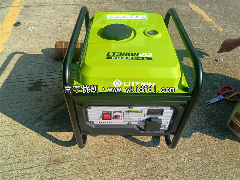 2024年10月11日，客戶到店自提3KW汽油變頻發(fā)電機(jī)