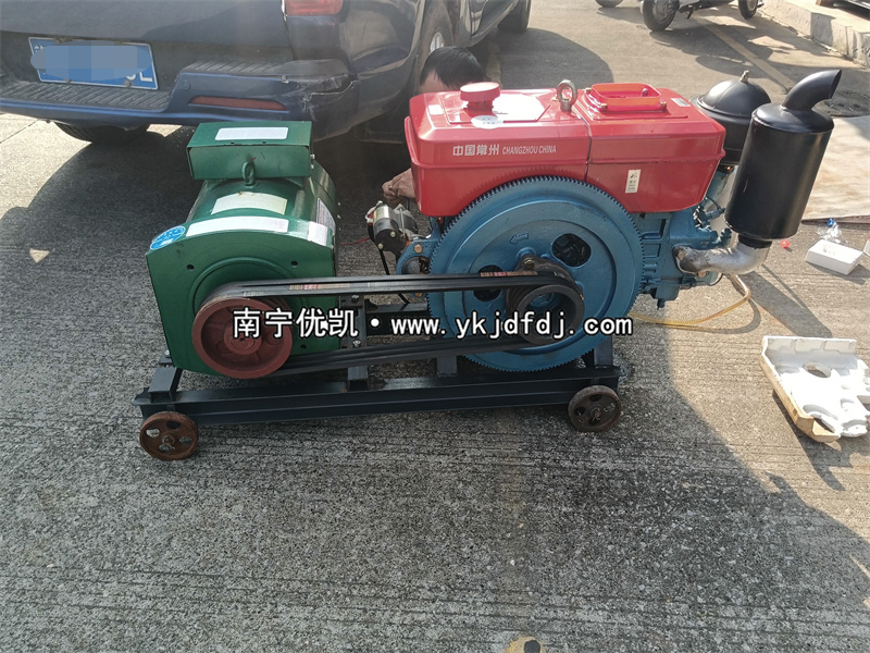 2024年10月21日，客戶到店自提20KW單缸柴油發(fā)電機(jī)組