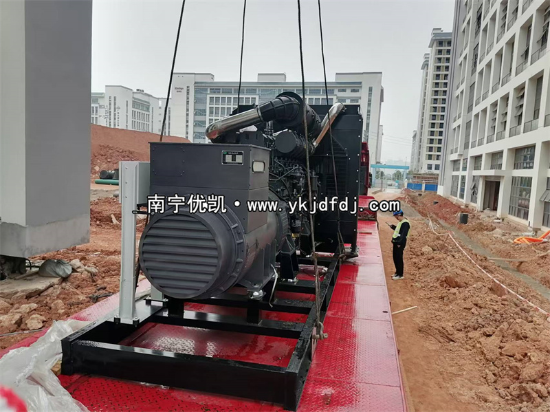 2024年11月6日，南寧項目1120KW上柴發(fā)電機組到貨安裝調試