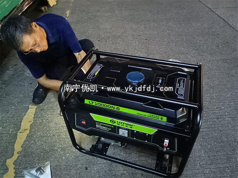 2025年9月1日，綠田8kw汽油發(fā)電機組試機發(fā)貨